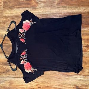 AEO open shoulder floral embroidered tee shirt